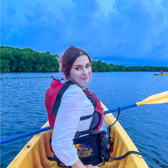 Meet your Posher, Alisa - Picture 9 of 12